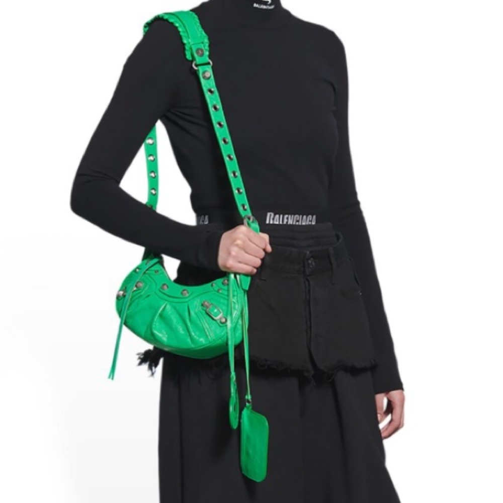WOMEN'S LE CAGOLE XS SHOULDER BAG IN GREEN
*AUTHENTIC* has receipt & dustbag
